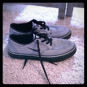 Size 6Y Nike shoe